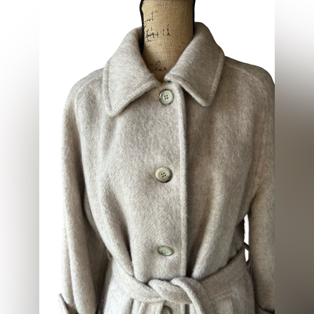 Vtg. 1980s Forecaster of Boston Elegant Beige Wool Blend Coat w/Belt size 15/16 - Picture 9 of 15